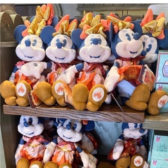 Minnie Mouse: The Main Attraction Plush – Big Thunder Mountain Railroad - Picture 3 of 9